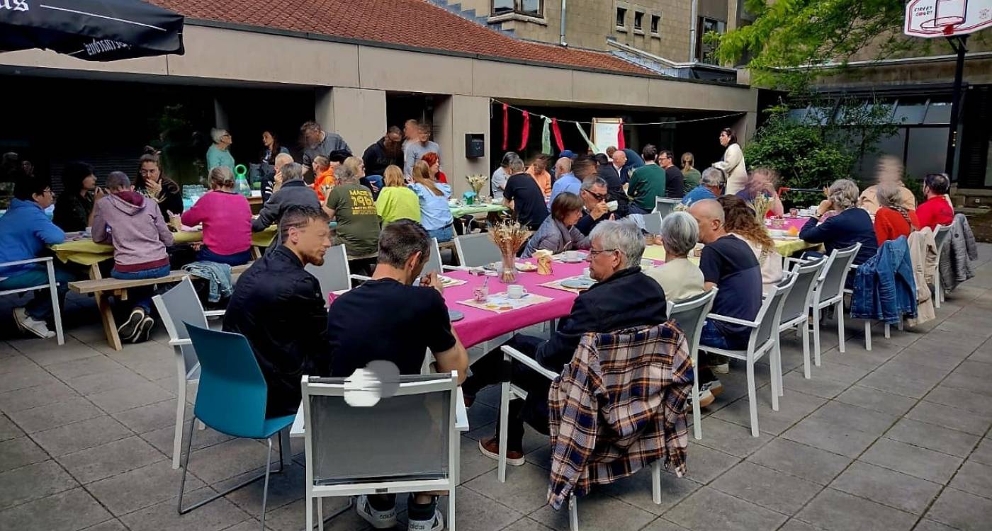 De Langste Taarttafel